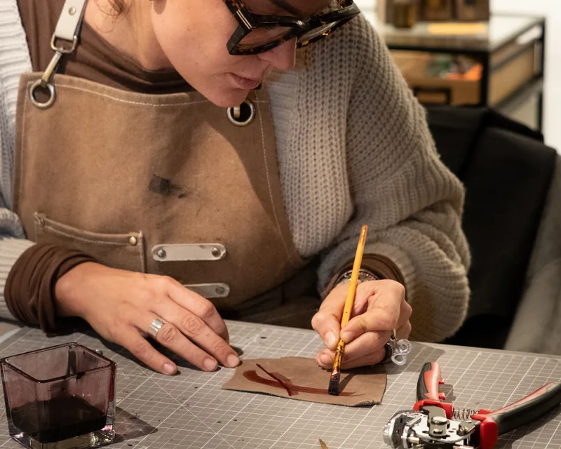 Laboratorio di pelletteria artigianale di Rebecca Tomasi, GO Makers Gorizia